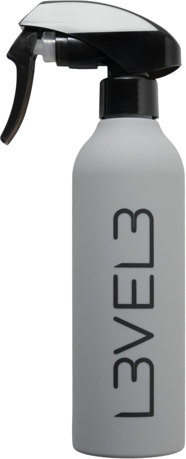 L3VEL3 Gummierte Sprühflasche Grau