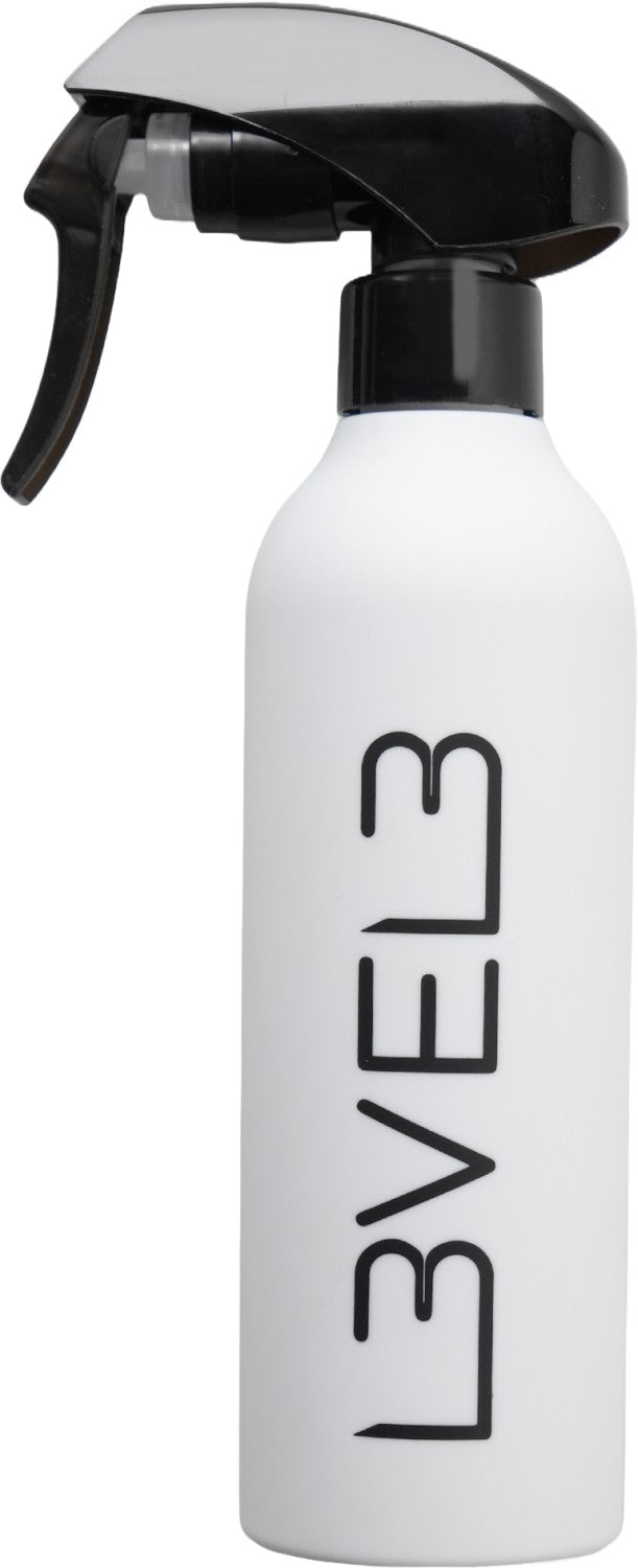 L3VEL3 Gummierte Sprühflasche Weiß
